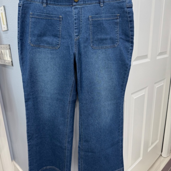 Women's Stretch Pull-On Jeans - Picture 4 of 8
